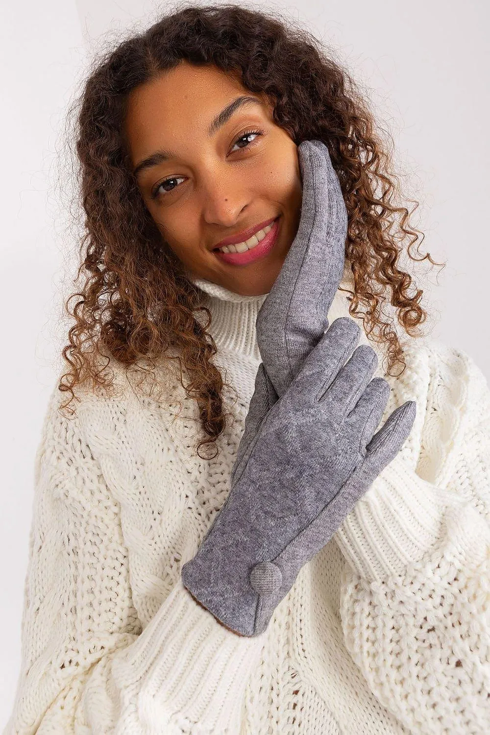 Chic Geometric Touchscreen Gloves for Stylish Connectivity