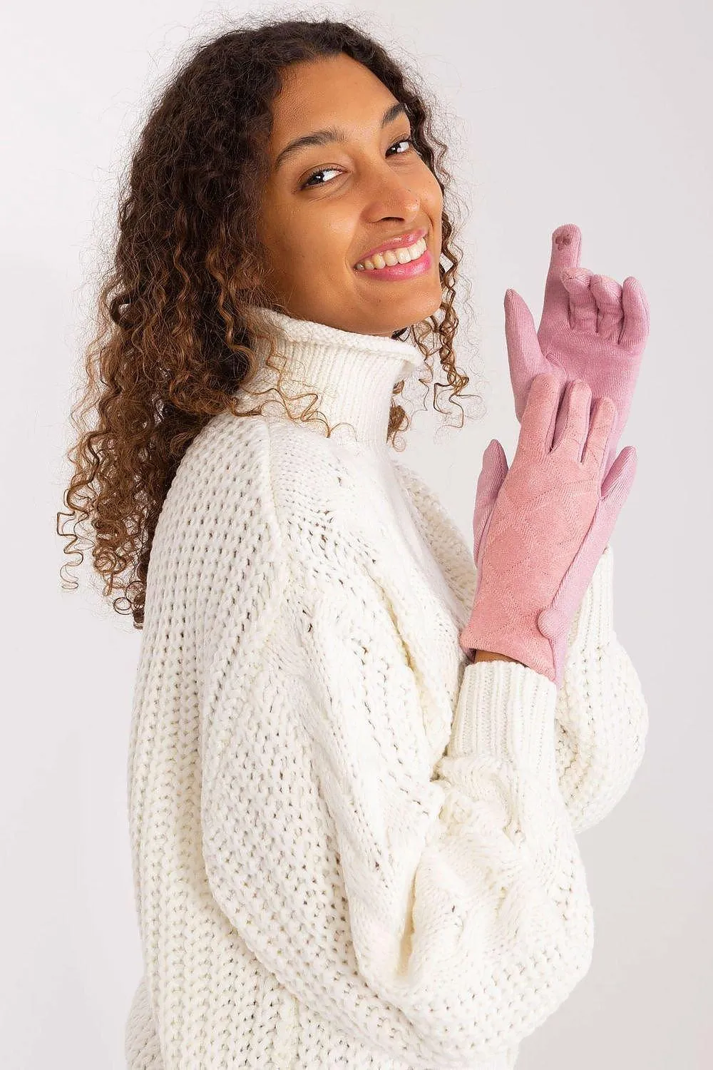 Chic Geometric Touchscreen Gloves for Stylish Connectivity
