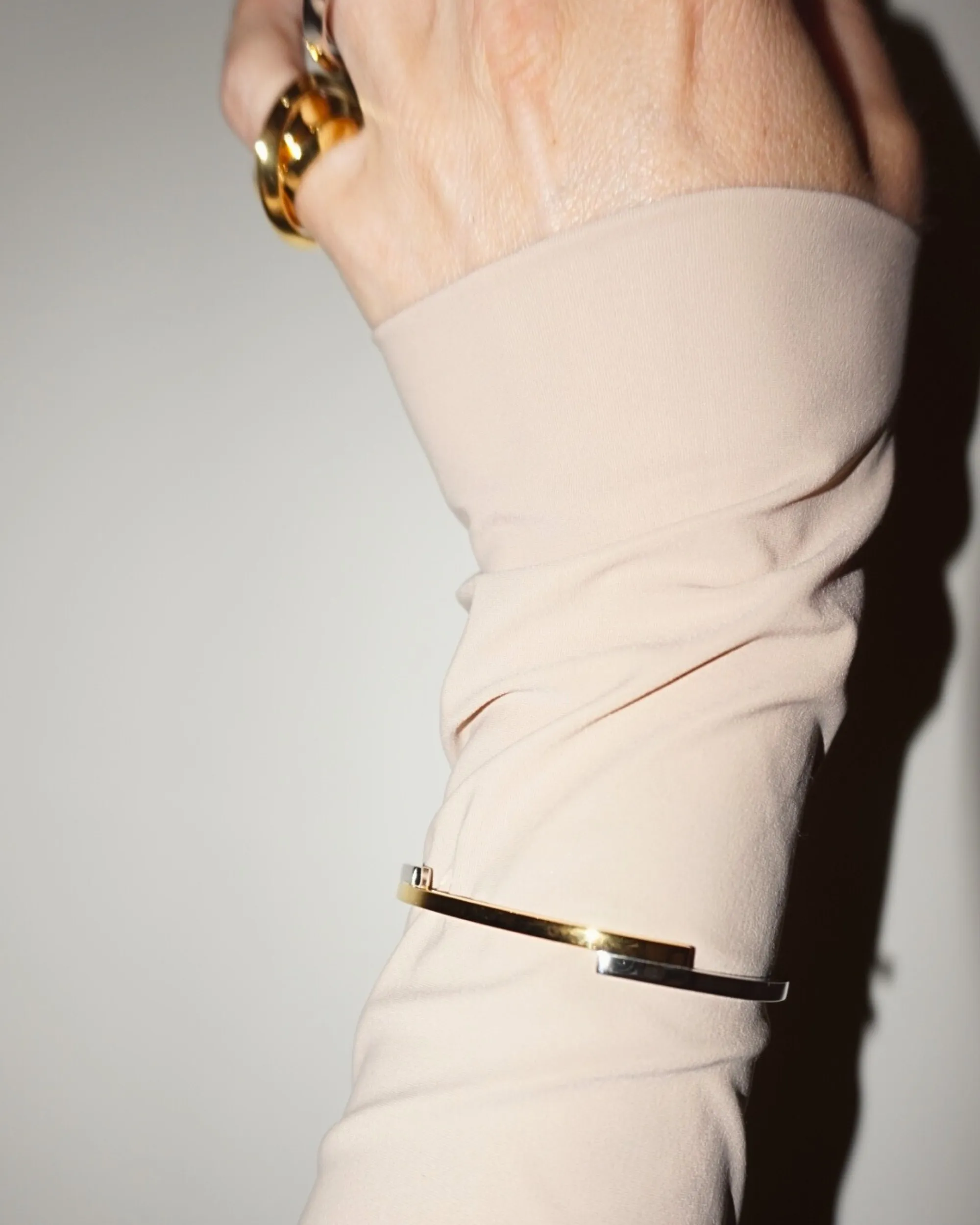 OLYMPIA ARMRING - RHODIUM & VERMEIL